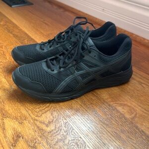 Men’s black ASICS Gel Contend 5 size 11.5 only worn once